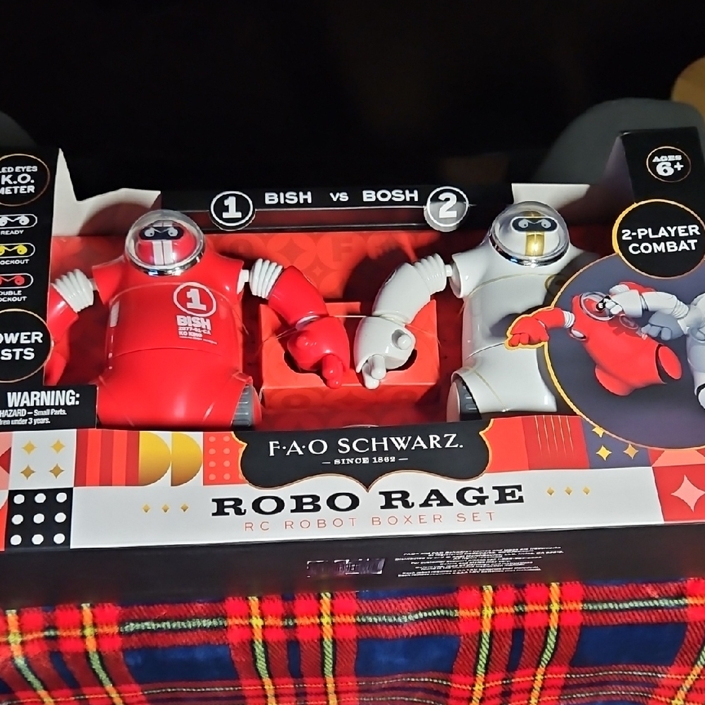FAO Schwarz Robo Rage RC Robot Boxer Set - Red and White